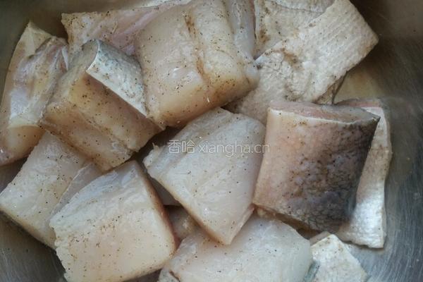 豆腐烧鲢鱼的做法图解2