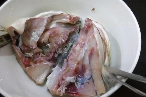 玉米鱼头豆腐汤的做法图解1