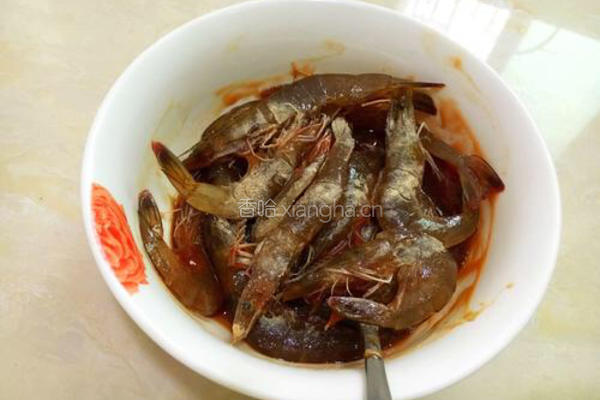 微波番茄虾的做法图解3