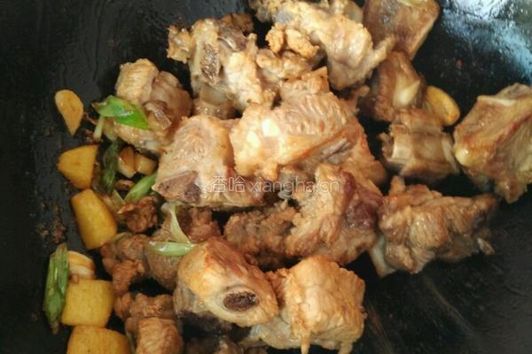 排骨土豆炖豆角的做法图解6