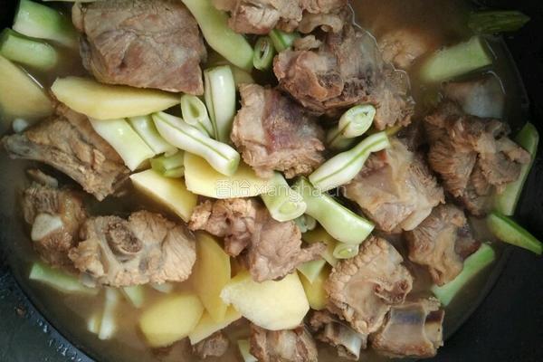 排骨土豆炖豆角的做法图解8