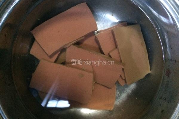 血豆腐肉片炒青蒜的做法图解1