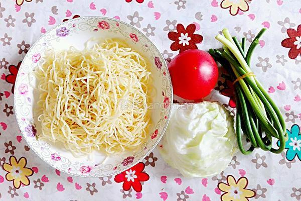 素菜炒面的做法图解1