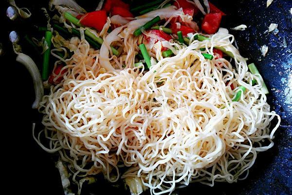 素菜炒面的做法图解4