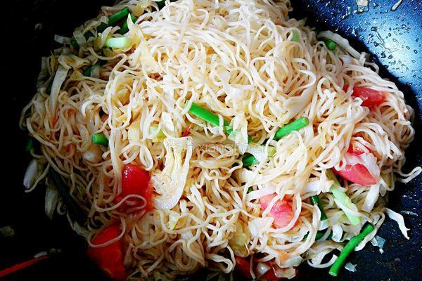 素菜炒面的做法图解5