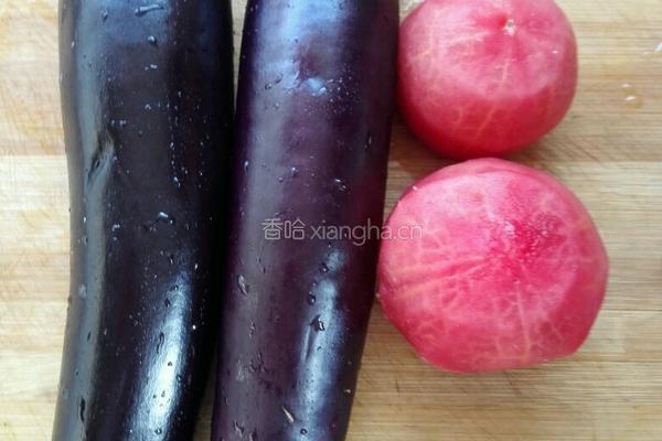 茄子烧西红柿的做法图解1