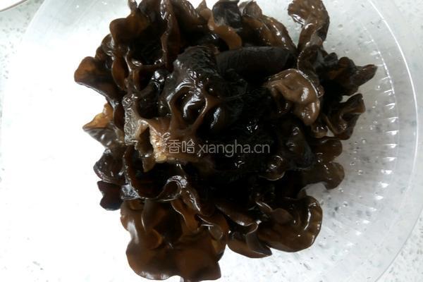 豇豆角木耳肉包子的做法图解3