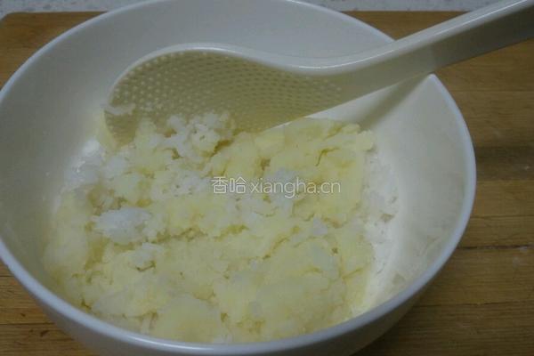 奶香芝士土豆泥的做法图解2