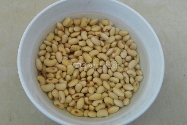 红烧猪蹄炖黄豆的做法图解2