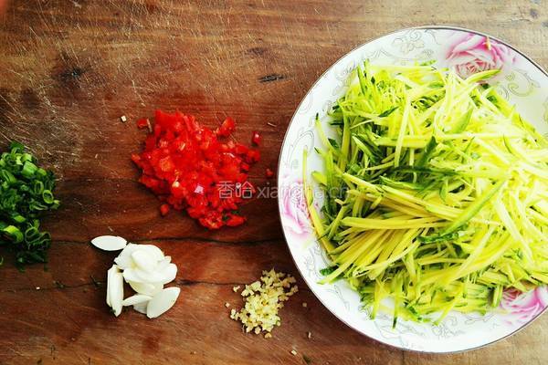 醋溜南瓜丝的做法图解2