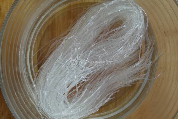 萝卜粉丝汤的做法图解2