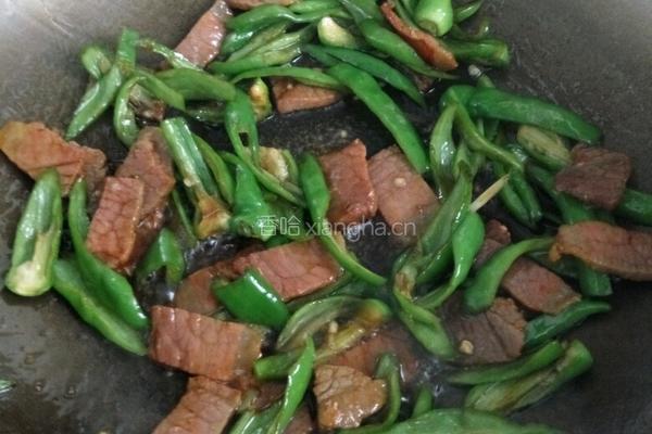 青椒蒜苗炒腊肉的做法图解3