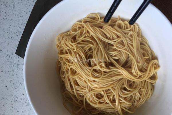 葱油拌面的做法图解3