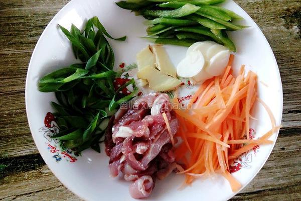 茄子炒肉丝的做法图解2