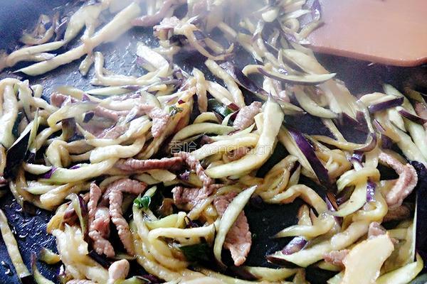 茄子炒肉丝的做法图解9