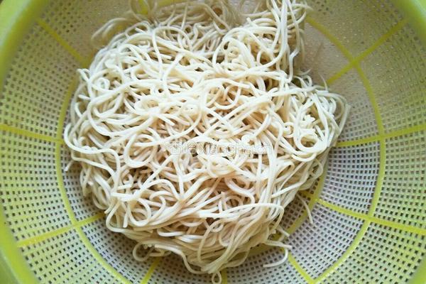 炒冷面的做法图解3