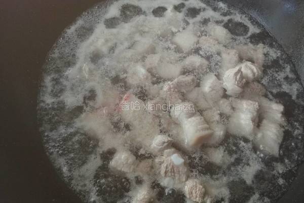 五花肉炖土豆的做法图解3