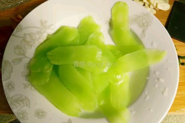 莴笋蒜苔炒鸡蛋的做法图解3