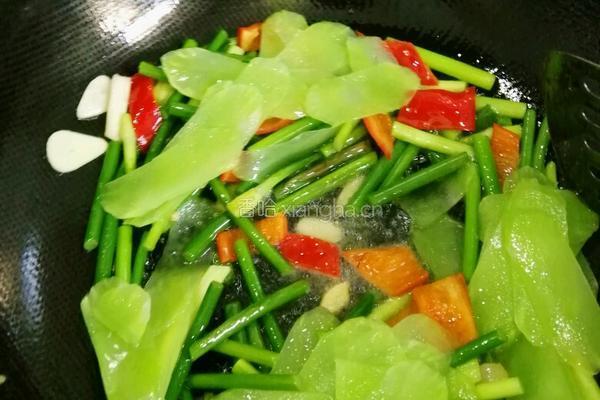 莴笋蒜苔炒鸡蛋的做法图解8
