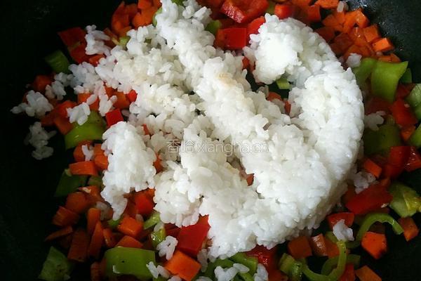 田园菠萝炒饭的做法图解5
