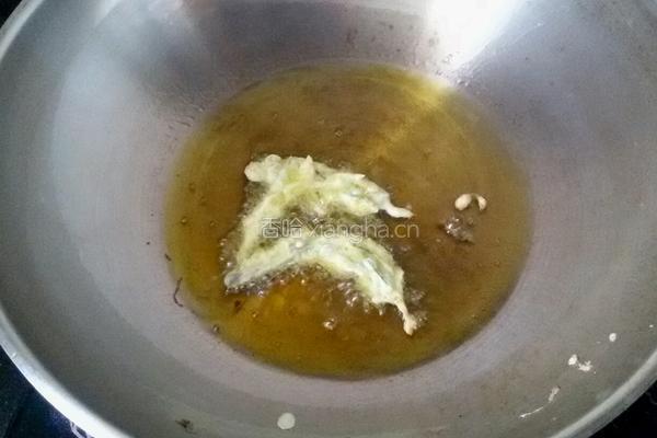 炸香椿鱼的做法图解6
