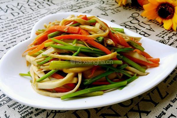 杏鲍菇炒芹菜的做法图解6