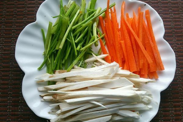 杏鲍菇炒芹菜的做法图解2