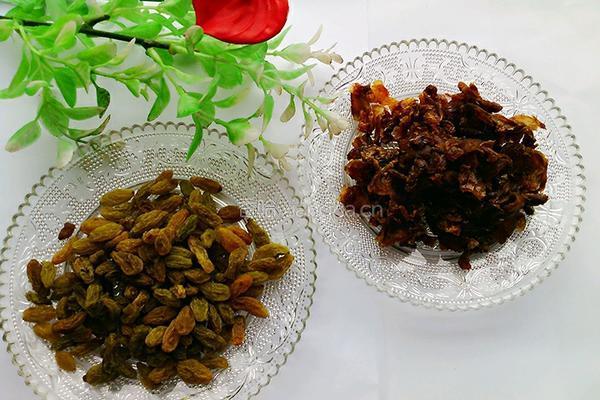 葡萄干桂圆粽子的做法图解2