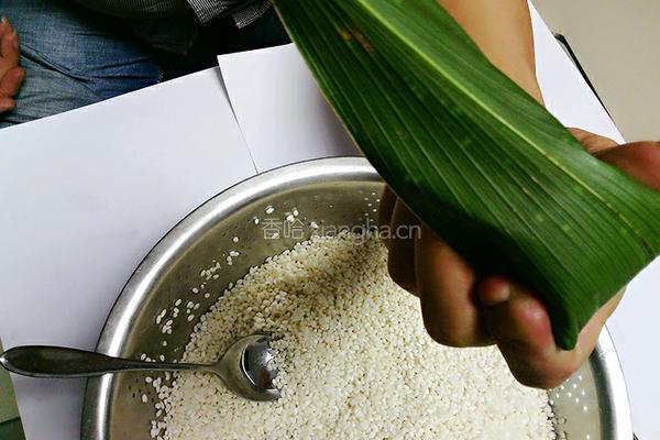 葡萄干桂圆粽子的做法图解8