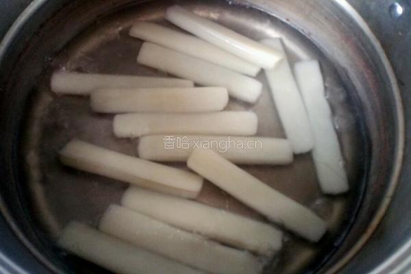番茄酱炒年糕的做法图解2