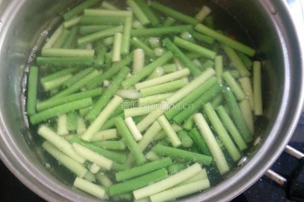 肉丝炒蒜苔的做法图解4
