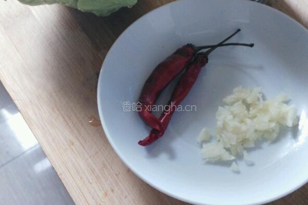 素炒洋白菜的做法图解1