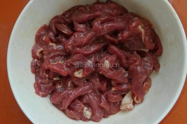 青椒炒牛肉丝的做法图解3