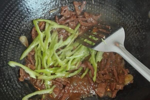 青椒炒牛肉丝的做法图解9
