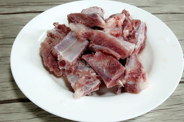 电饭锅排骨焖饭的做法图解1