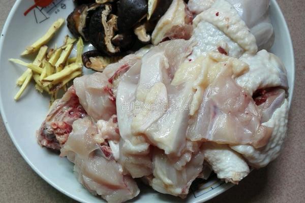 鸡肉炖蘑菇的做法图解2