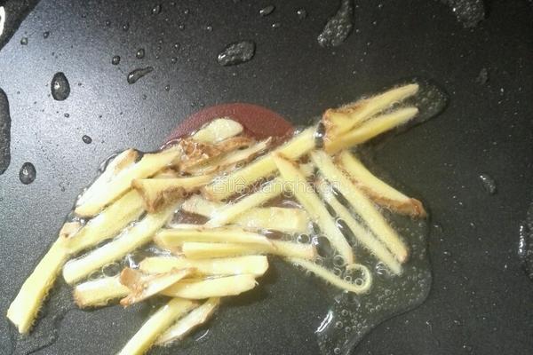 鸡肉炖蘑菇的做法图解3