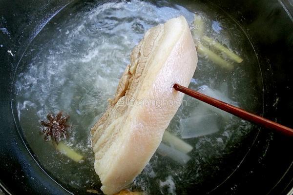青椒回锅肉的做法图解4