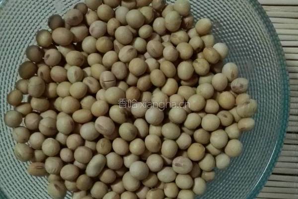 煮黄豆的做法图解1