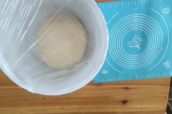 猪肉韭菜鸡蛋水饺的做法图解1