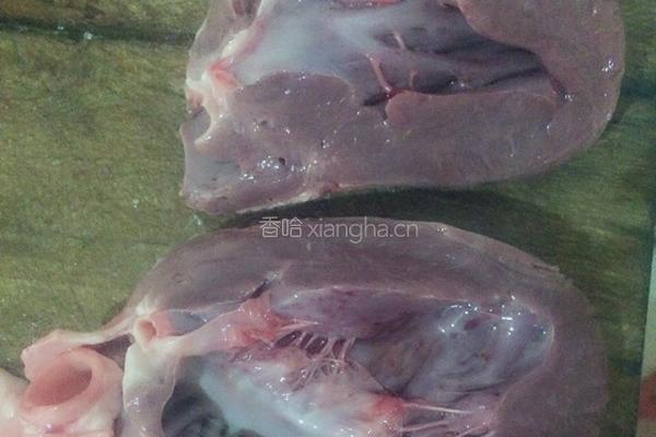 手撕猪心拌香葱的做法图解1