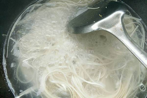 菠菜鸡蛋面的做法图解2