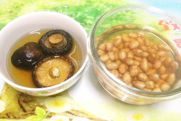 花生炖猪蹄的做法图解2