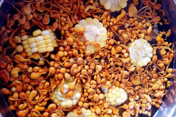 虫草花干贝玉米汤的做法图解3