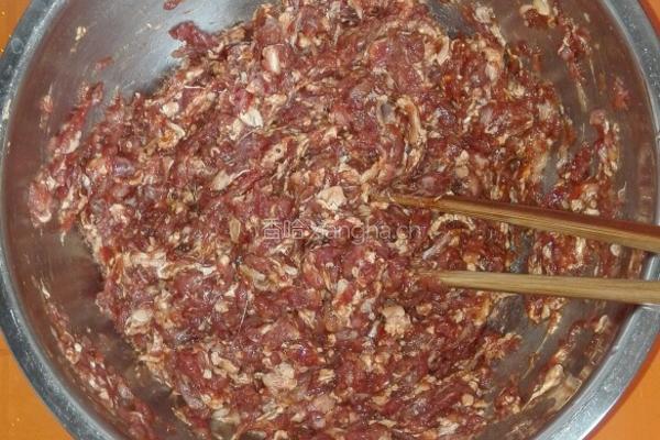 洋葱牛肉馅饼的做法图解3