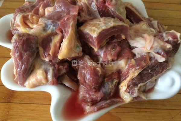 土豆西红柿炖牛腩的做法图解2