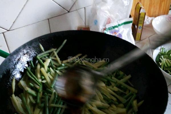 豇豆炒土豆的做法图解3