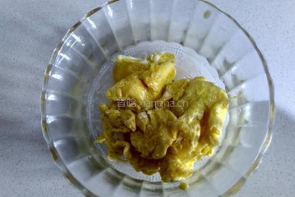 茼蒿炒鸡蛋的做法图解4