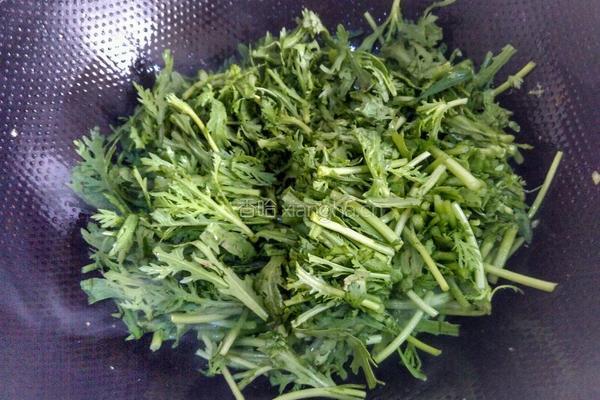 茼蒿炒鸡蛋的做法图解5