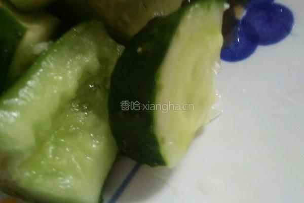 酸辣拍黄瓜的做法图解3